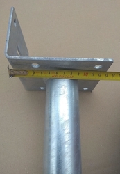 Držák stožáru jezdec - 30cm se čtvercem tvar L pouze spodní část, žárový zinek