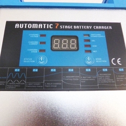 Nabíječka Pb akumulátorů CARSPA EBC1220, 12V/20A, s automatikou